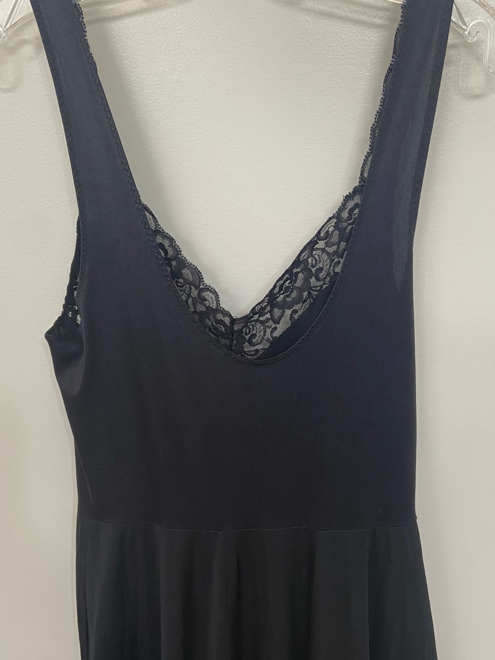 Vintage Black Satin & Lace Full-Length Nightgown – Approx. Size Medium/Large - Picture 4 of 7